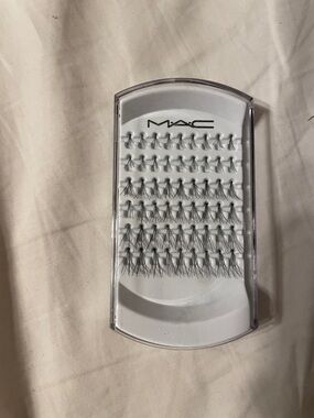 MAC Cosmetics Individual Cluster Lashes in Black